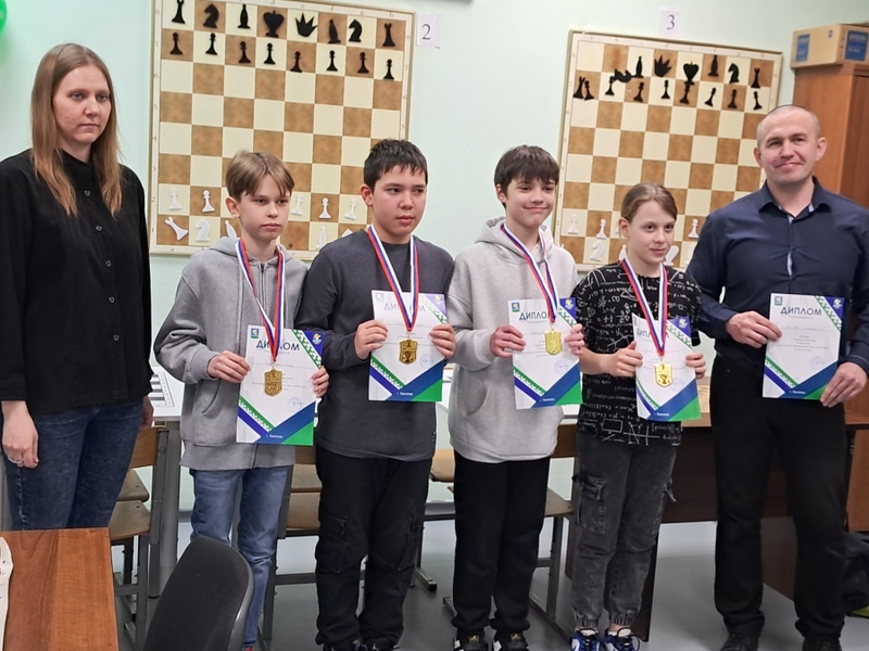 Победители городского шахматного турнира