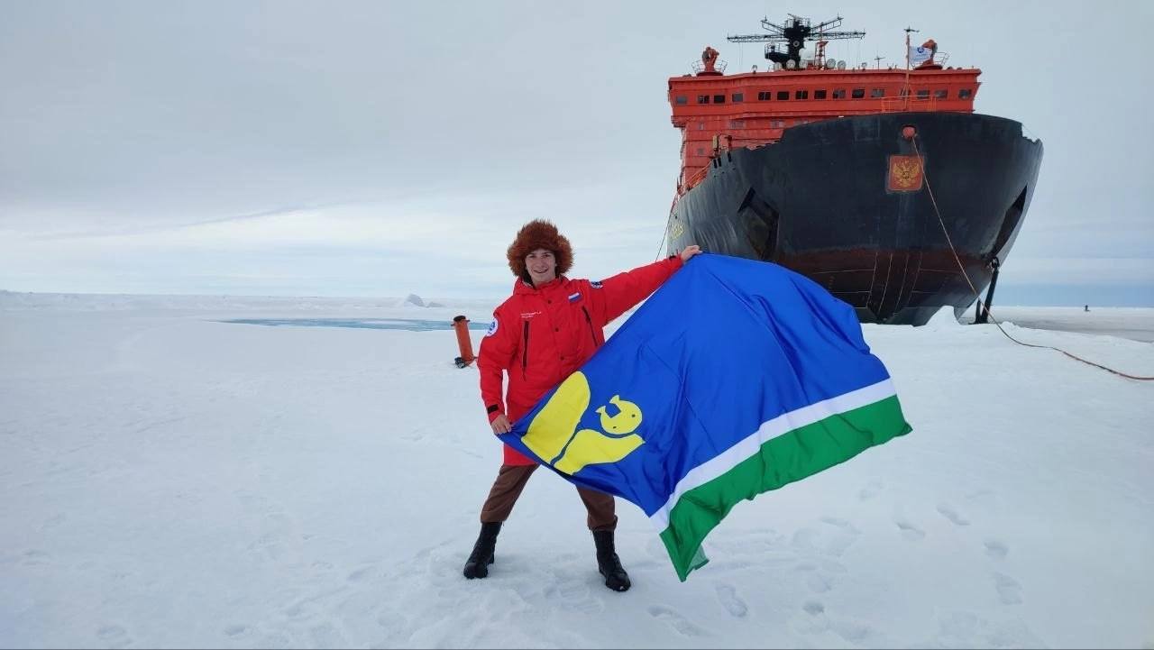 Первый юный житель Лангепаса, запечатлённый на Северном полюсе.