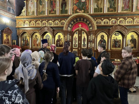 Соприкосновение с вечным: Ученики 5 «А» и 5 «Г» классов в храме «Всех скорбящих Радость».