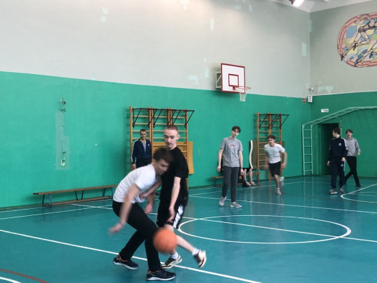 Соревнования по баскетболу.