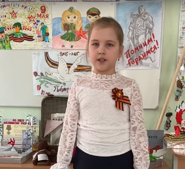 Читают дети о войне.