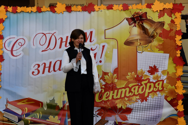 Торжественная линейка, посвящённая Дню знаний.
