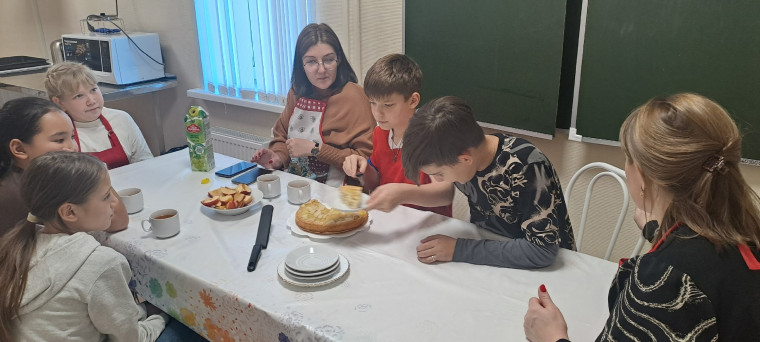 Шарлотка с воспоминаниями: домашнее тепло и уют в 5 "В".