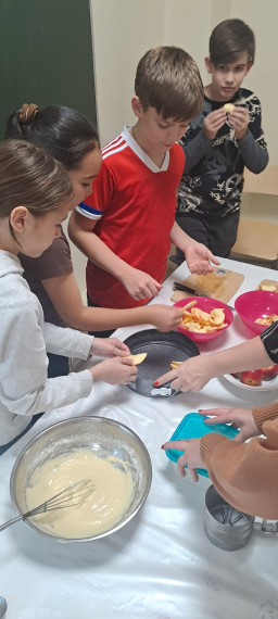 Шарлотка с воспоминаниями: домашнее тепло и уют в 5 "В".